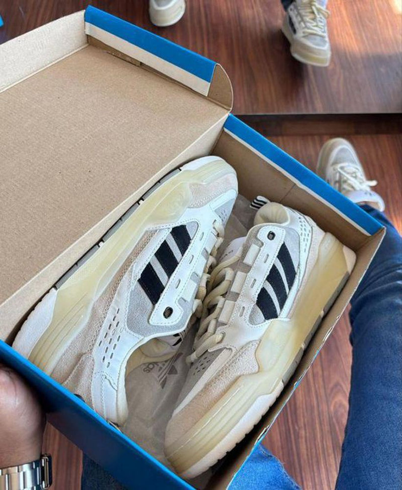 Tênis ADIDAS2000 - Branco bege